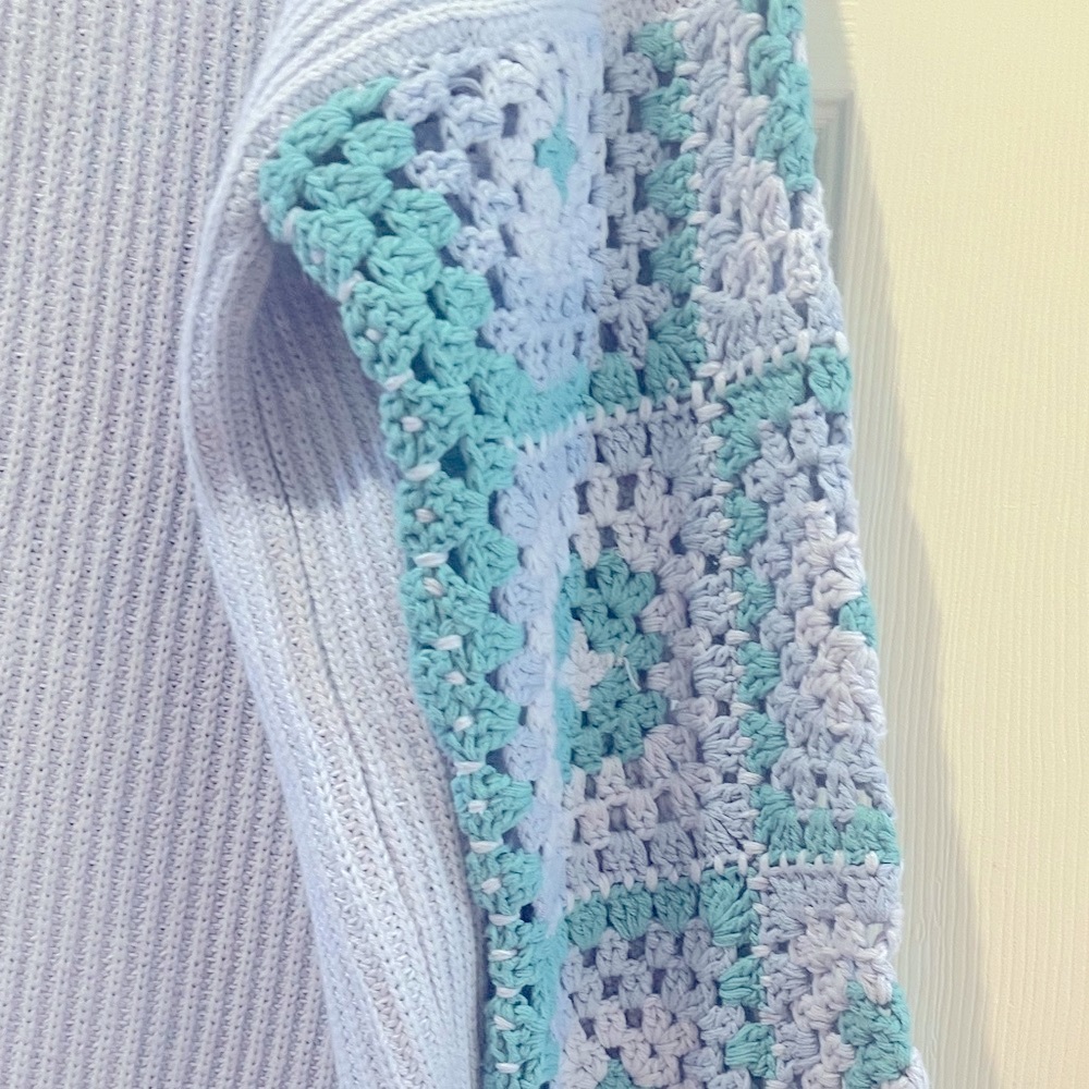 Gilli Light Blue Sweater w/Crochet Sleeves Women’s Medium - Picture 3 of 7